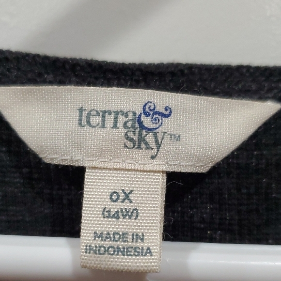 Terra & Sky Black Sleeveless Knit Tank Top - Picture 3 of 7